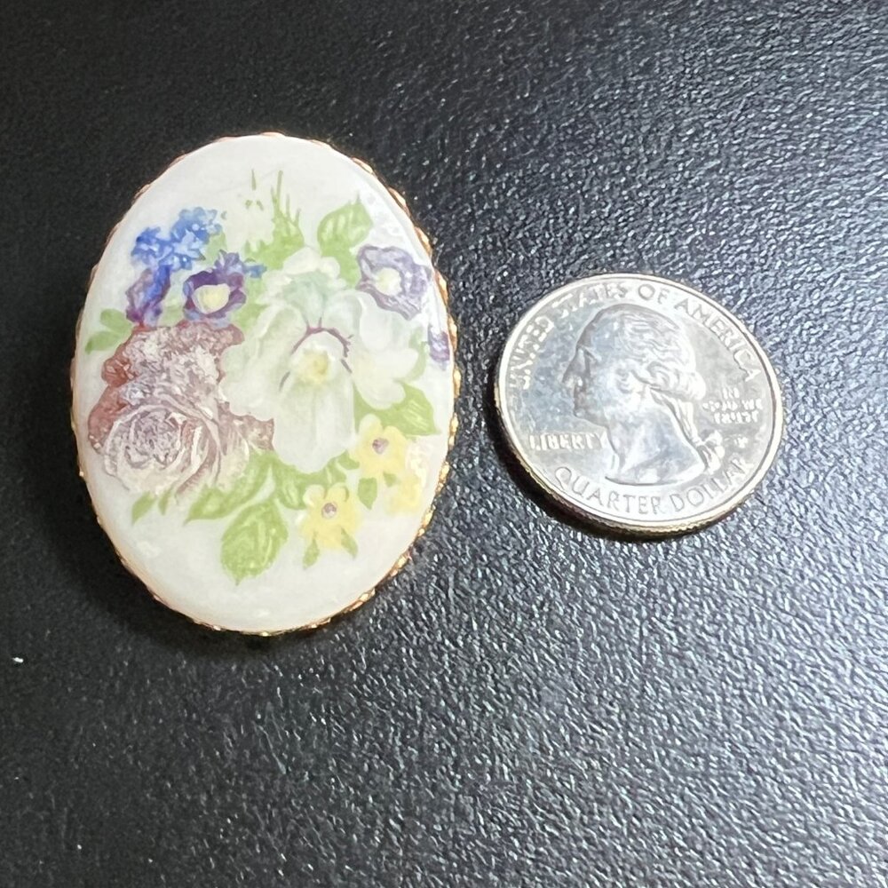 Vintage Floral Porcelain Brooch Multicolor Flowers Gold‎ Tone Frame Pin - Picture 3 of 6